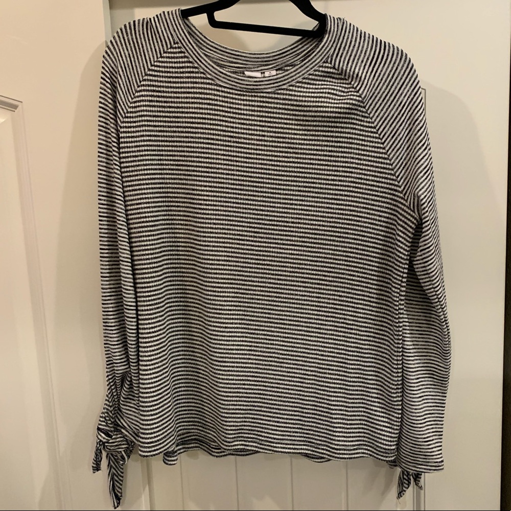 Gap Tie-Sleeve Top